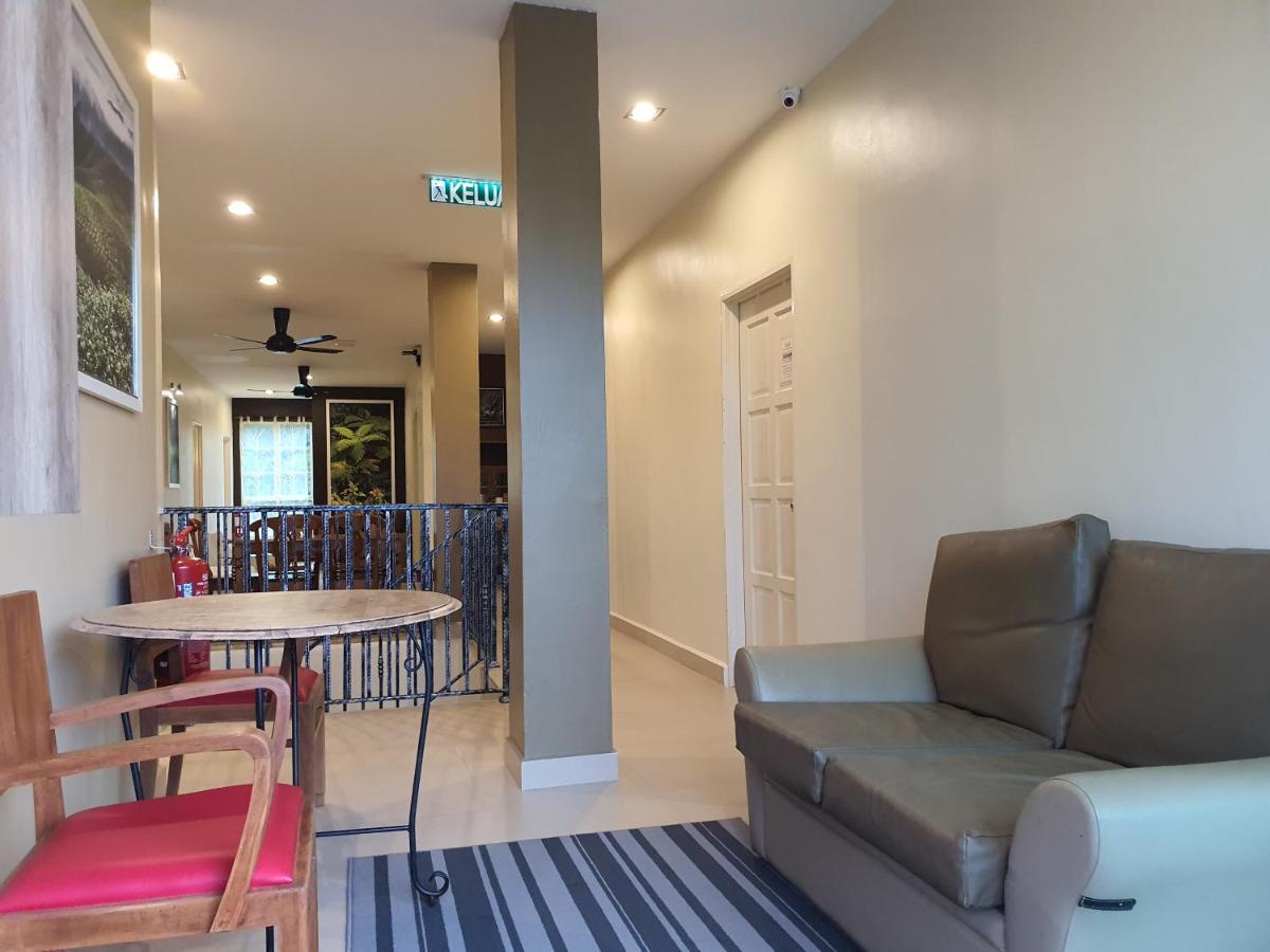 Fathers Guesthouse Bungalow Cameron Highlands Extérieur photo