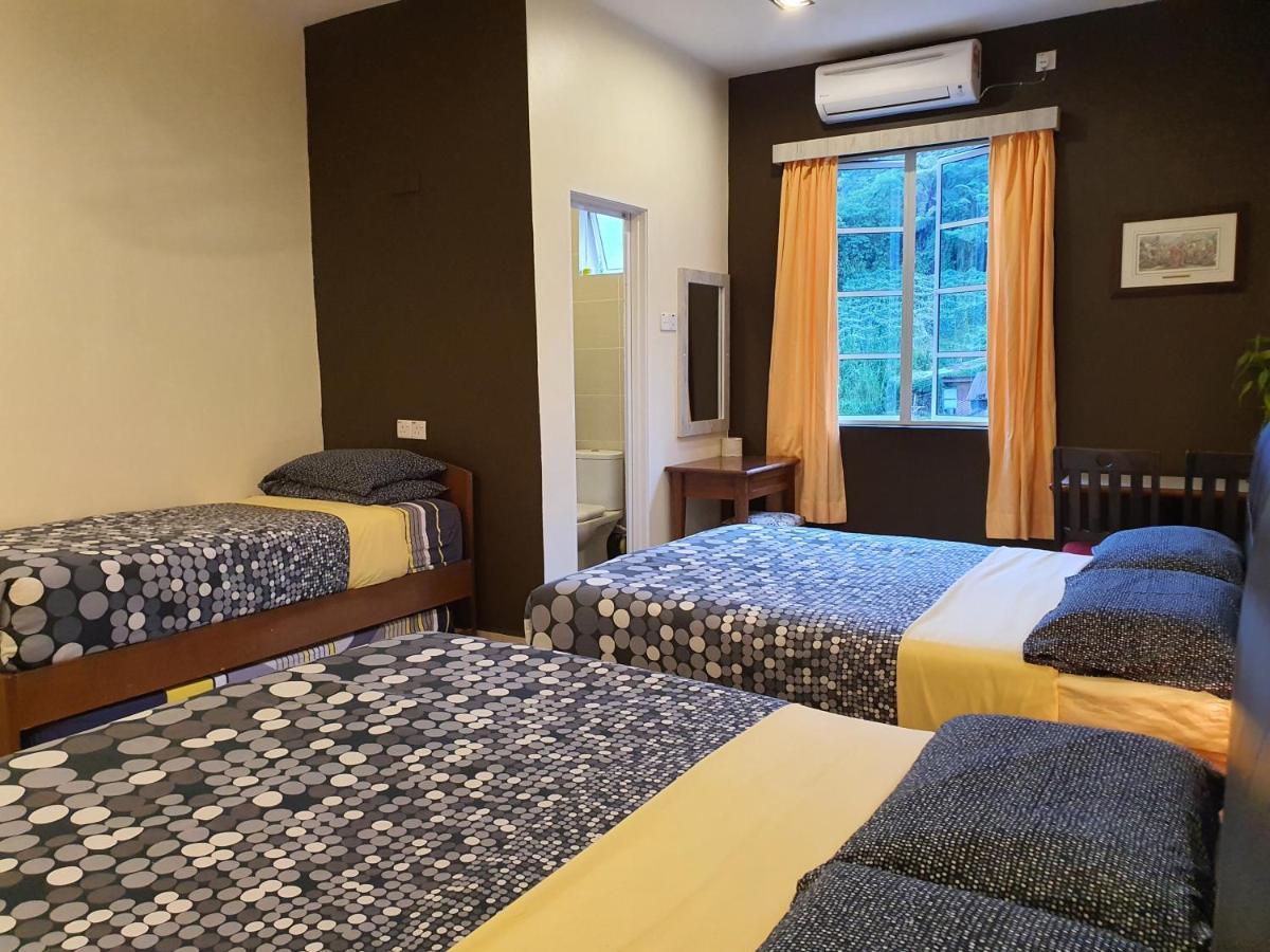 Fathers Guesthouse Bungalow Cameron Highlands Extérieur photo